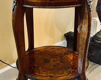 Round end table