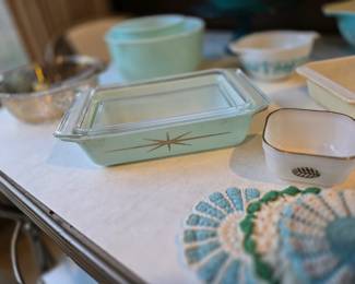 Very Rare 1960 PYREX Atomic 575-B 2qt PROMO casserole baking dish Gold Starburst