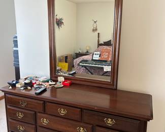 Nice Dresser w Mirror