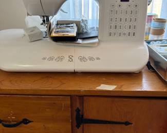 Singer Sewing Machine - Like New!