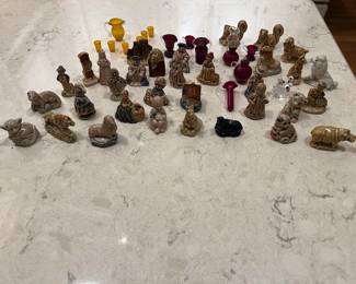 Red Rose Tea figurines