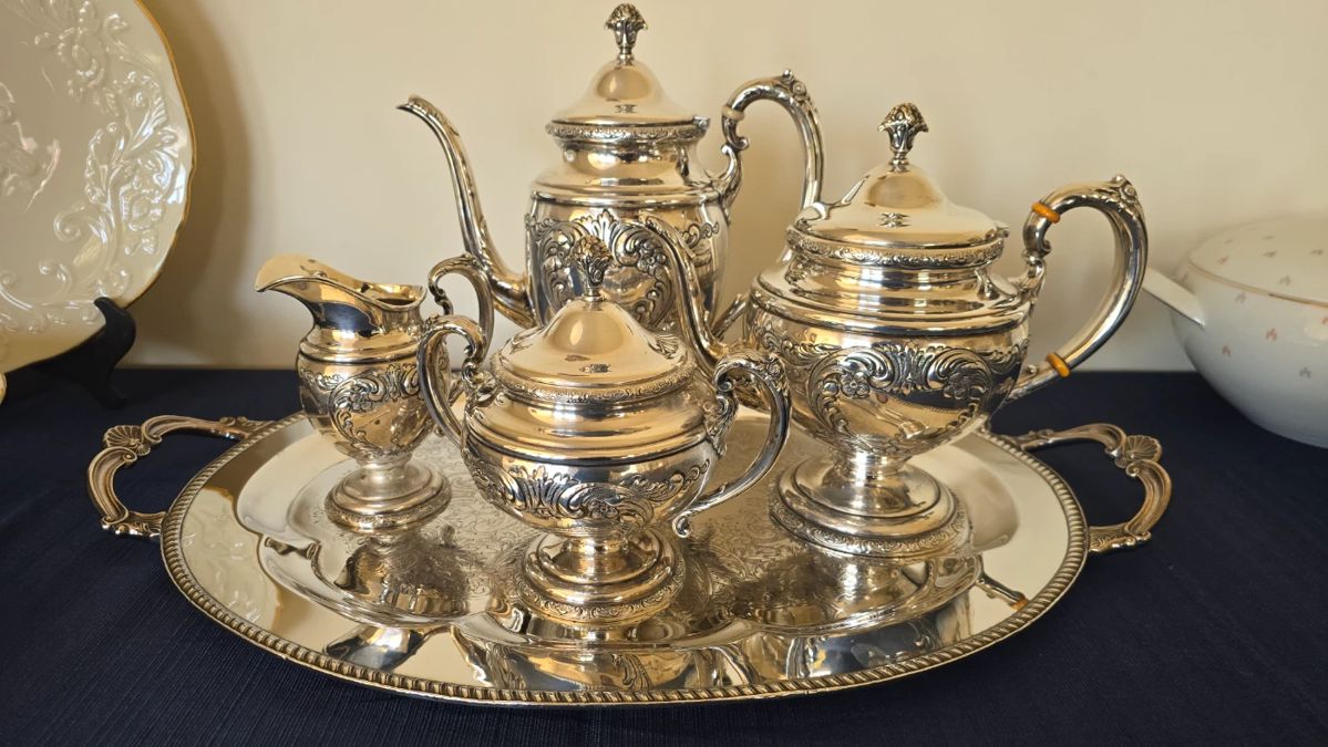 Sterling Silver Towle Olde Master Service. Tray is silver plate
