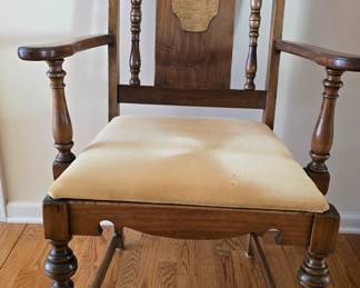 1900's walnut Chair