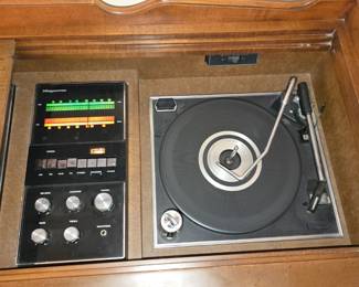 Turntable/AM/FM/8 Track! 