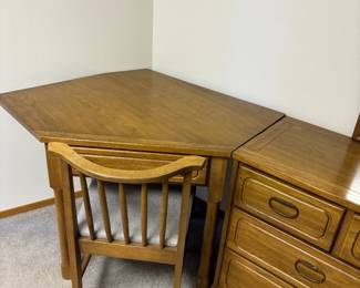 Corner desk and chair