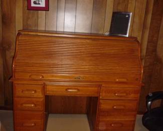 Roll top desk