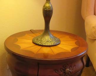 Butler Specialty Furniture Co. Round side table, Victorian style table lamp
