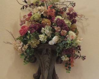 Wall floral arrangements