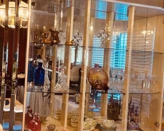 White lacquer china cabinet