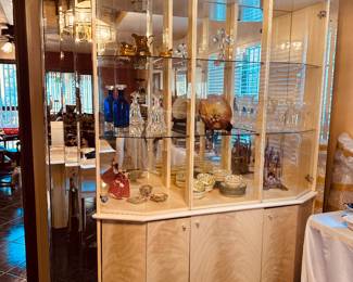 White lacquer china cabinet