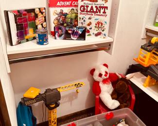 Children's toys, books & plush