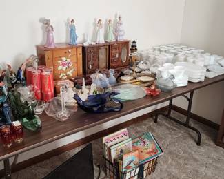 Handblown glass roosters, misc glassware