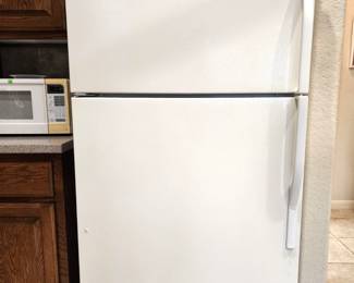 Maytag refrigerator with ice maker