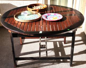 Beautiful two tone teak table with hidden leaf