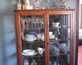 Available for presale - VTG china cabinet 