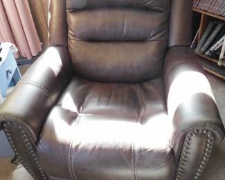 Leather Lift Chair, (very nice)