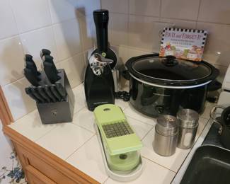 Hinkle's Knife Set, Hamilton Beach Crock Pot, and more