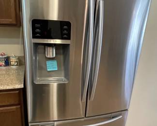 Samsung - works beautifully - includes extra water filters