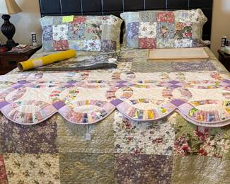 Split King Adjustable bed.  Includes headboard, and linens.  (not the purple quilt!)