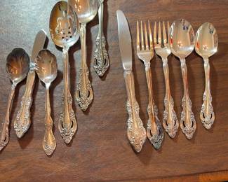 Full service for 12, with serving utencils - Community DuMaurier