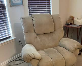 Electric lift chair - big and cozy!