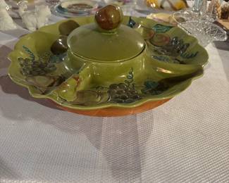 Lidded lazy Susan dip platter