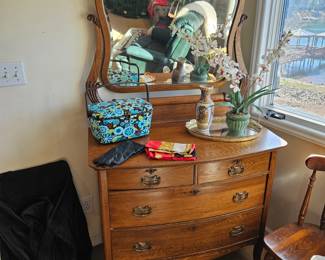 Antique dresser w/mirror