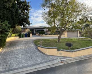 This photo of the front of the sale location will help you when you're looking for the sale.