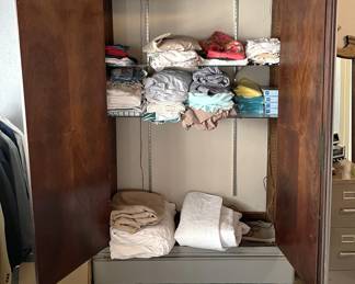 Just so you can see the bedding in the sale, here it is.