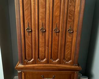 Mid-century Chest of Drawers