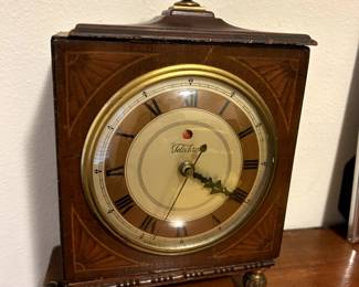 Electric antique clock
