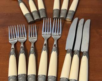 INOX 18/10 flatware with cream-colored handles, made in Italy -14 piece