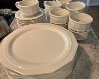 Pfaltzgraff Heritage White Stoneware Dinnerware 26pc