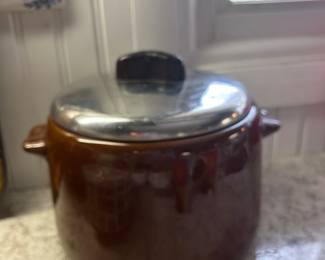 WEST BEND Bean POT Brown Glazed with Stainless Steel Lid and Bakelite Handle