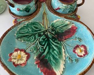Etruscan Majolica strawberry set, likely dating back to the late 19th century