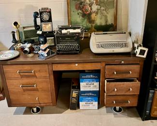 MCM DeSk -$100