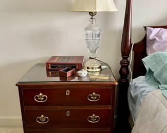 HENREDON NIGHTSTANDS - set of 2- $750/ setv