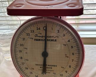Vintage Family Scale.....great red!