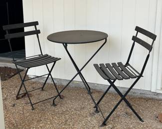 Bistro Set......cute as a button!
