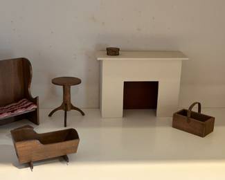 MINIATURE Shaker Doll House Furniture..............
