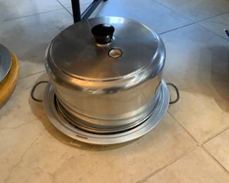 Vintage cake carrier 