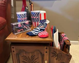 Styline Ferdinand Accent Table with Magazine Holder