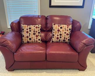 Viewpoint Leather Loveseat