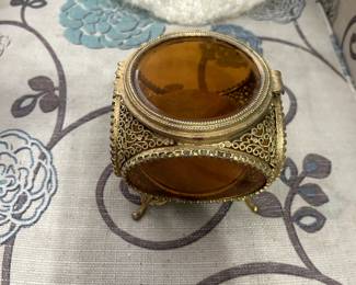 Old french ormolu filigree goldplated metal 4 prong set beveled amber glass window bird footed victorian pedestal vanity jewelry casket box