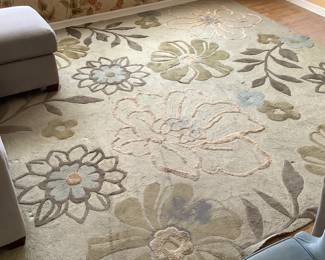 Floral area rug