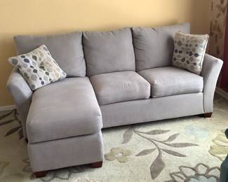 Chaise can be changed to left side too