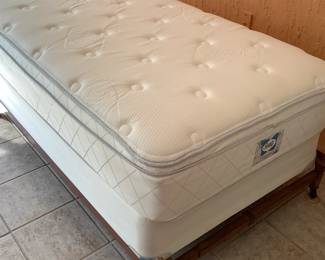Pillow top twin mattress