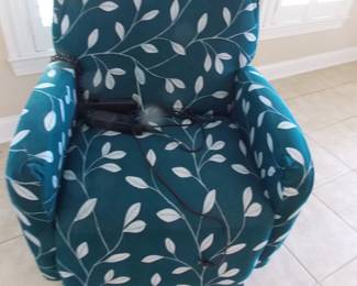 2 Reclining lift chairs