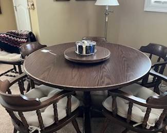 Table w/4 chairs