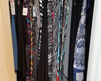 Lots of Women’s Sz Lg Clothing